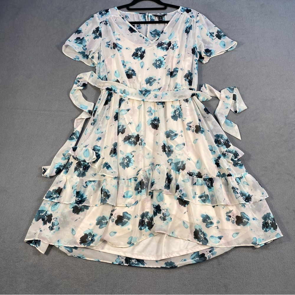 Simply Vera women’s white Floral short sleeve V-Neck ruffled Dress, size M